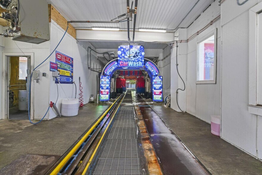 More Photos Of 690-696 River St, Troy Freestanding For Sale