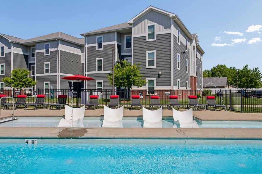 More Photos Of 1 Campus Edge Dr, Edwardsville Apartments For Sale