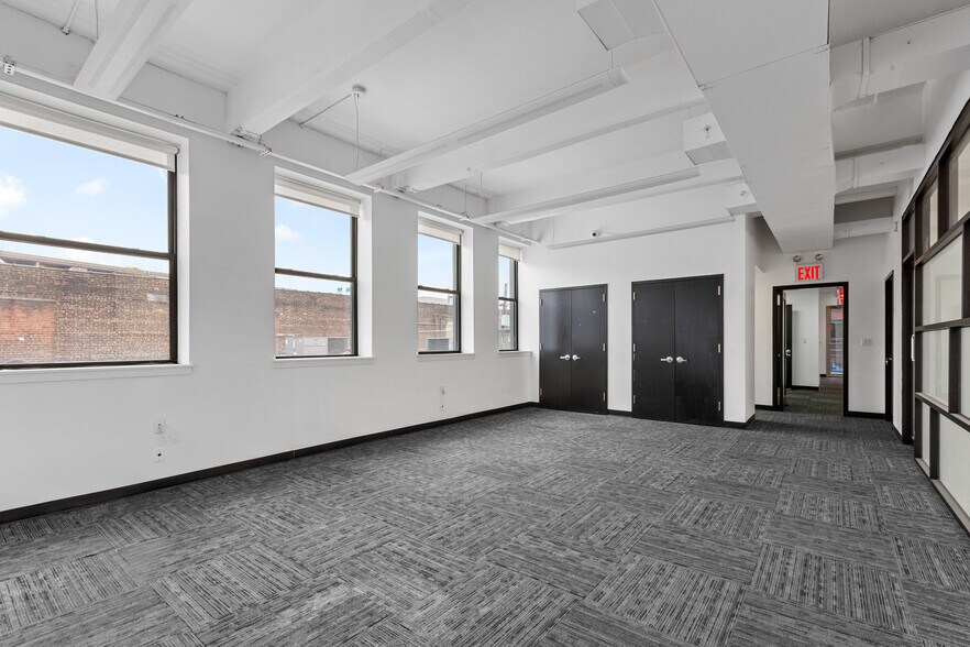 More Photos Of 11-17 43rd Ave, Long Island City Office For Lease