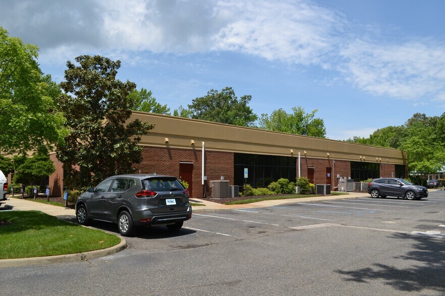 More Photos Of 21 Manhattan Sq, Hampton Office For Sale