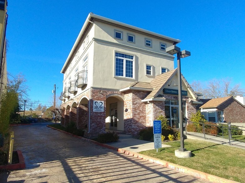 Primary Photo Of 5676 Elvas Ave, Sacramento Apartments For Lease