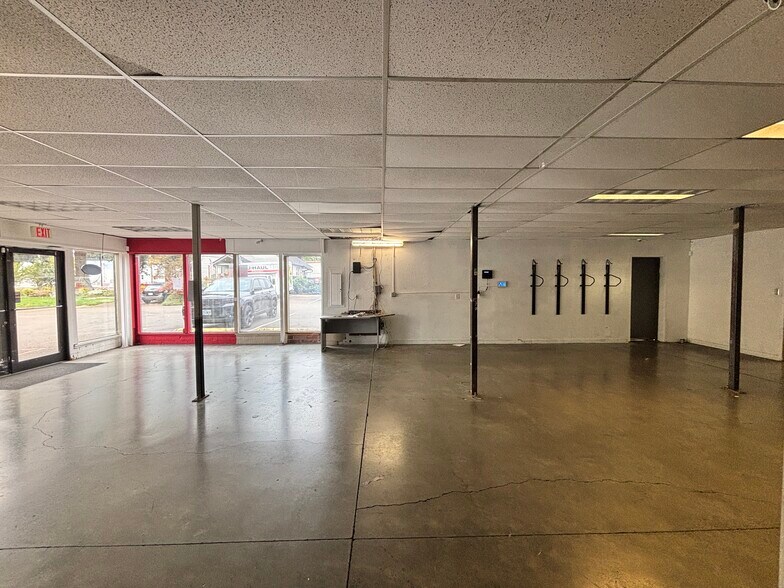 More Photos Of 2618 Cherry Ave NE, Salem Industrial For Sale