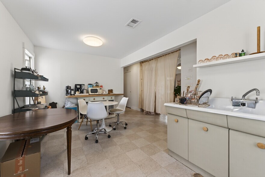 More Photos Of 10 Walker St, Kittery Loft Creative Space For Lease