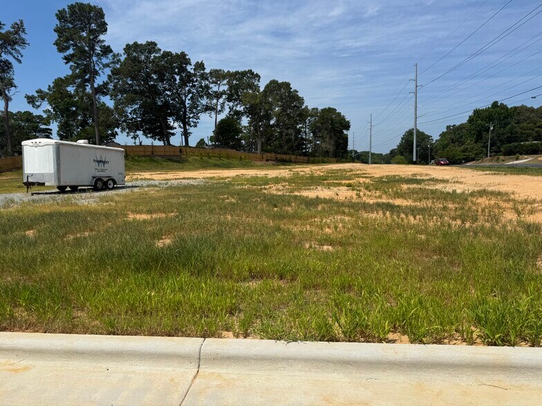 More Photos Of Country Club Dr @ Rosehill Road, Fayetteville Land For Sale