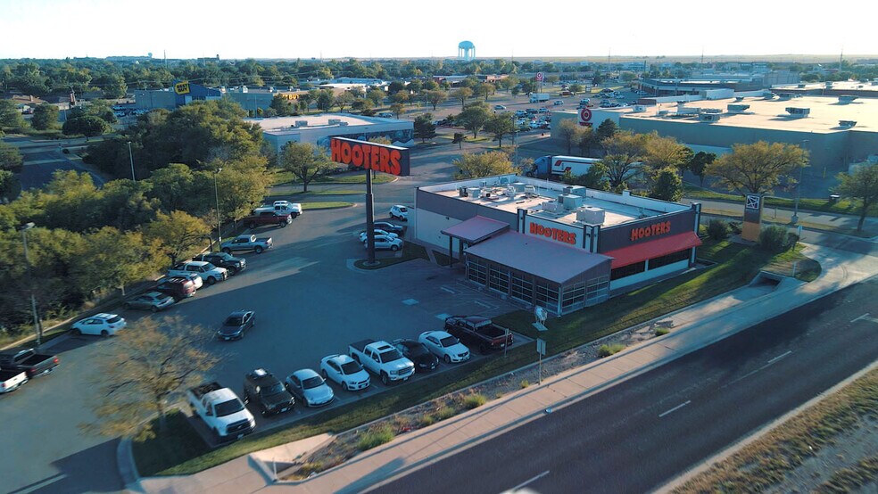 More Photos Of 8101 W I-40, Amarillo Restaurant For Lease