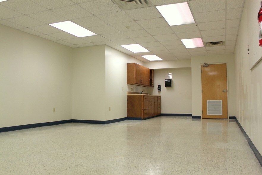 More Photos Of 401 N Baylen St, Pensacola Office For Lease