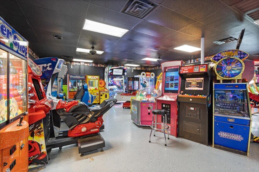 More Photos Of 1490 Highway 412 W, Siloam Springs Bowling Alley For Sale