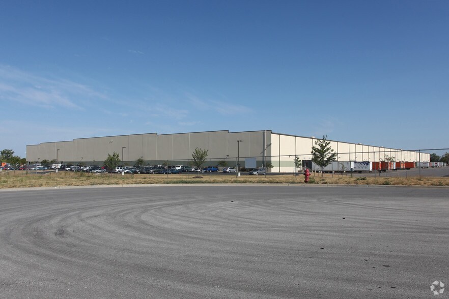 More Photos Of 27200 W 157th St, New Century Distribution For Lease