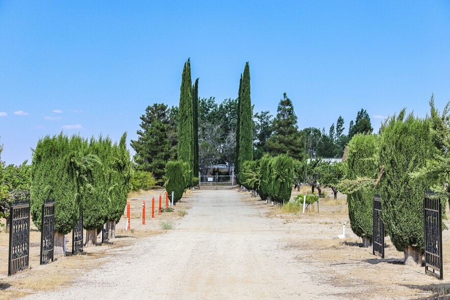 More Photos Of 34810 largo vista rd, Llano Airport For Sale