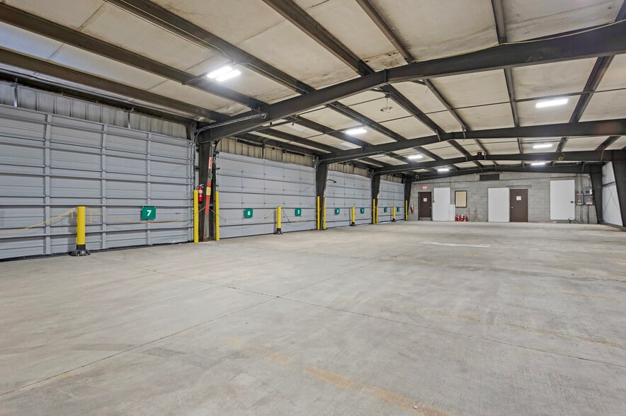 More Photos Of 161 Center St, Jacksonville Truck Terminal For Lease