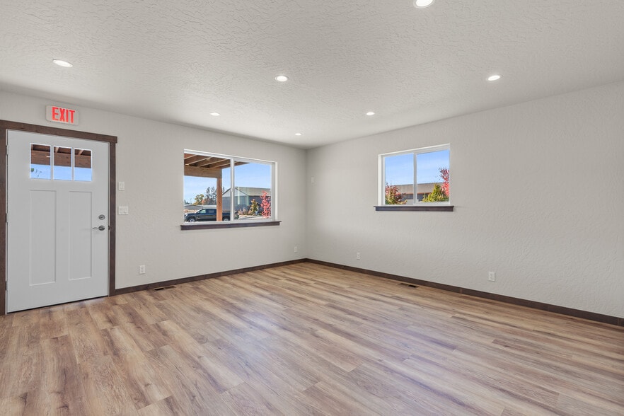 More Photos Of 9990 N Lyle Loop, Hayden Warehouse For Sale