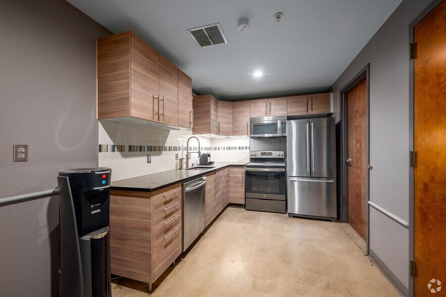 More Photos Of 1720 Columbus Rd, Cleveland Office Residential For Sale