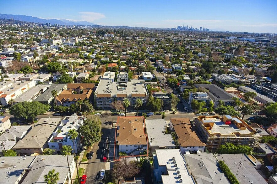 More Photos Of 561 N Sweetzer Ave, Los Angeles Apartments For Sale