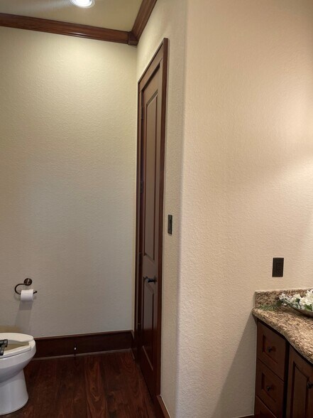 More Photos Of 8116 Spring Cypress Rd, Spring Office For Sale