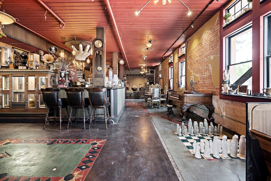 More Photos Of 103 S 6th St, Brownfield Restaurant For Sale