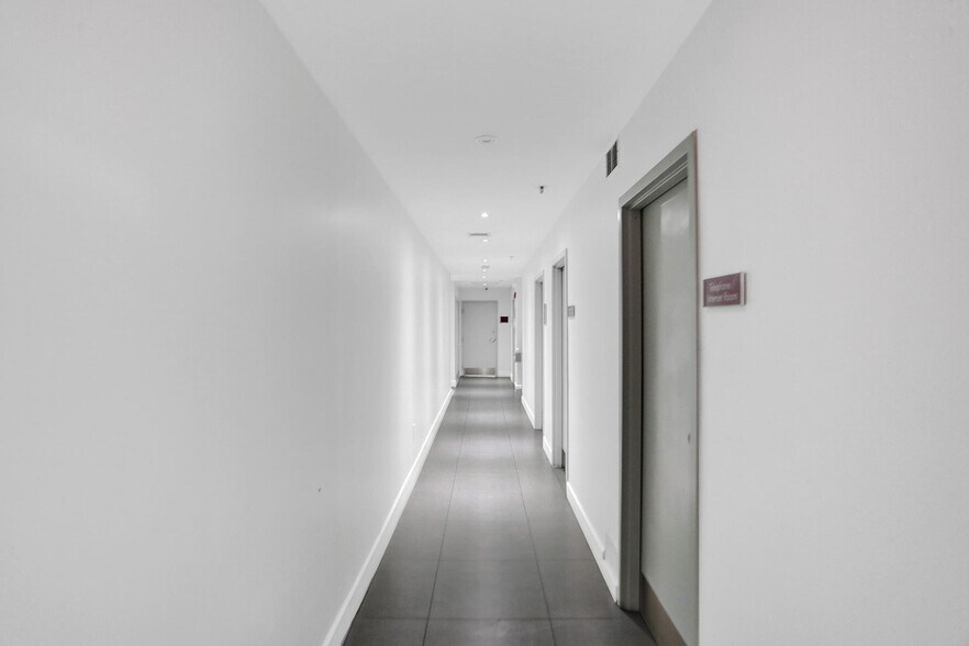 More Photos Of 2870 Stirling Rd, Hollywood Light Distribution For Sale