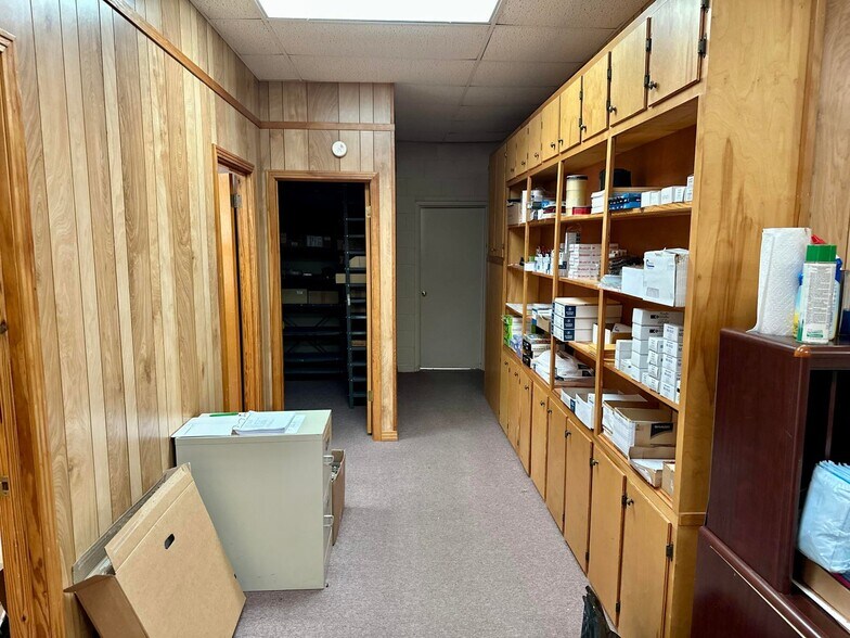 More Photos Of 712 Coulter Dr, New Albany Medical For Sale