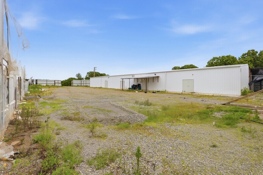 More Photos Of 52688 W 61st St, Oilton Manufacturing For Sale