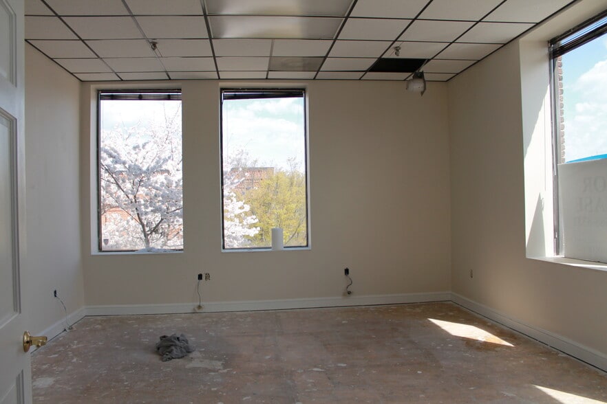 More Photos Of 201 W Market St, Kingsport Office For Sale
