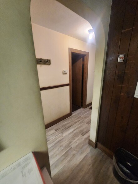 More Photos Of 217 Steedly Dr, Louisville Light Distribution For Sale