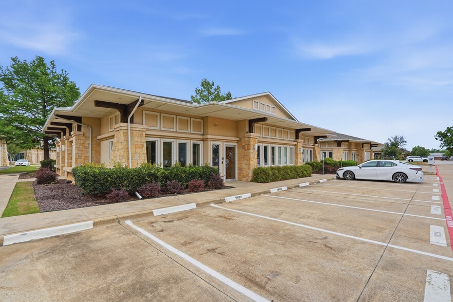 More Photos Of 8845 Davis Blvd, Keller Medical For Lease