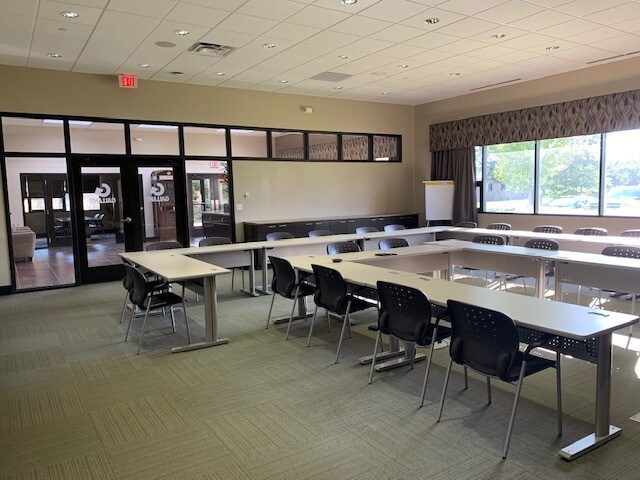 More Photos Of 345 Memorial Dr, Crystal Lake Showroom For Sale