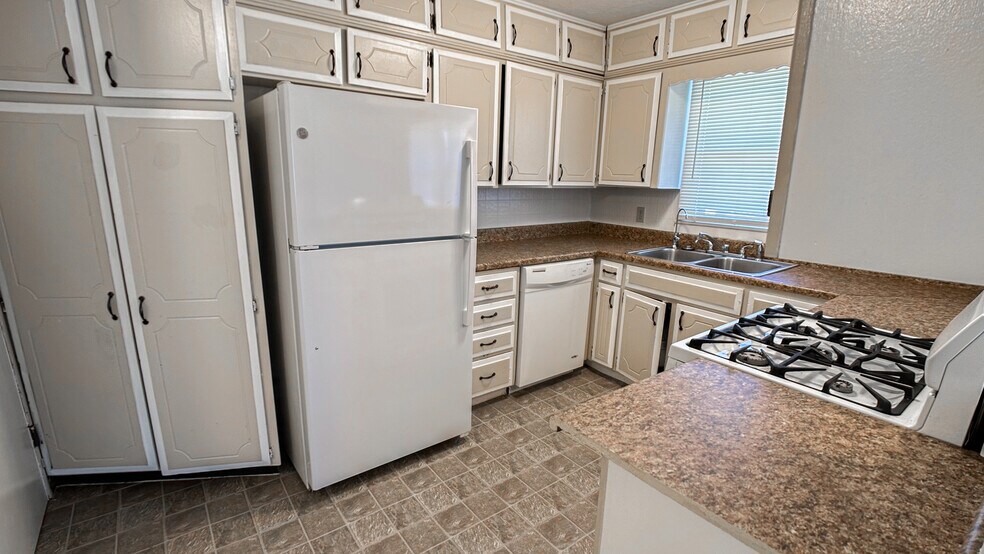 More Photos Of 1104 N Scott Ave, Belton Apartments For Sale