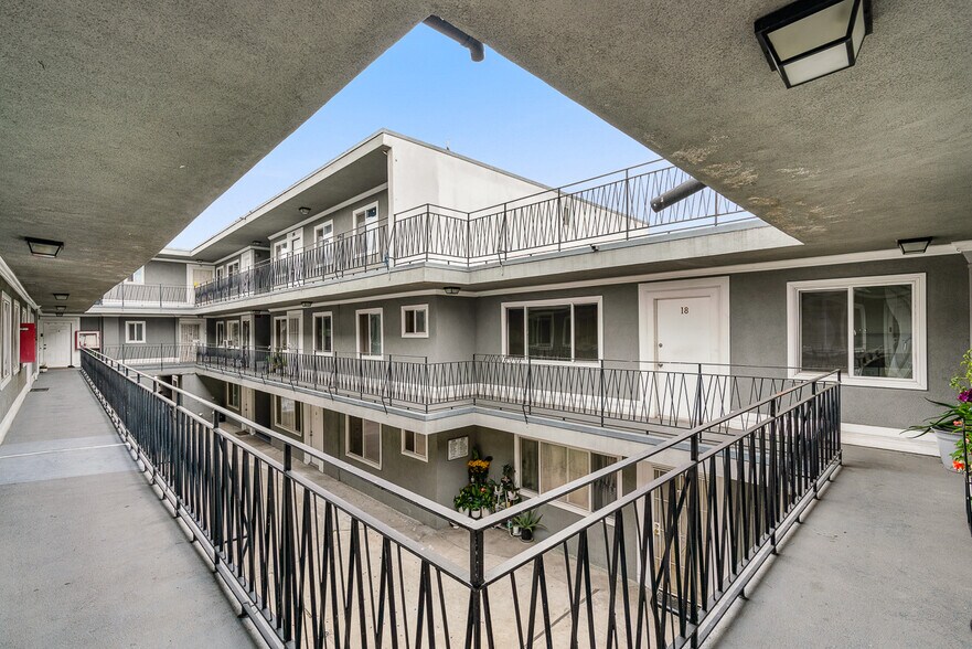 More Photos Of 6812 11th Ave, Los Angeles Apartments For Sale