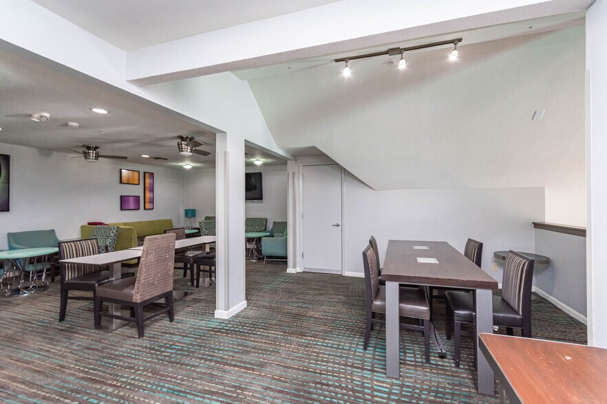 More Photos Of 1530 Howe Ave, Sacramento Hotel For Sale