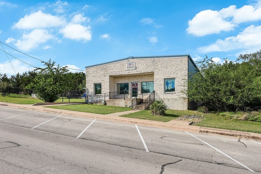 More Photos Of 20615 Dawn Dr, Lago Vista Freestanding For Sale