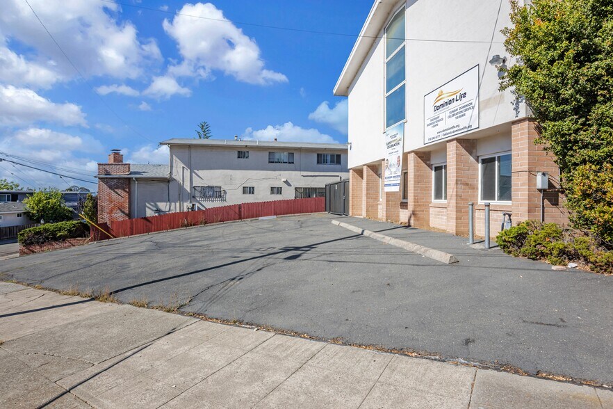 More Photos Of 4677 Tompkins Ave, Oakland Religious Facility For Sale