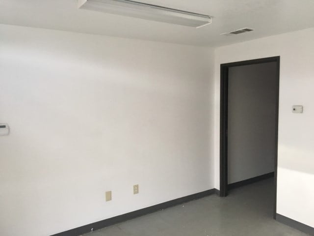 More Photos Of 301 Thomas Pl, Everman Warehouse For Lease