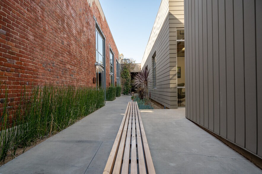 More Photos Of 435-441 E 4th St, Long Beach Storefront Retail Office For Lease