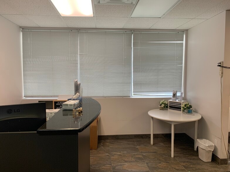 More Photos Of 2333 18th Ave NE, Calgary Flex For Sale