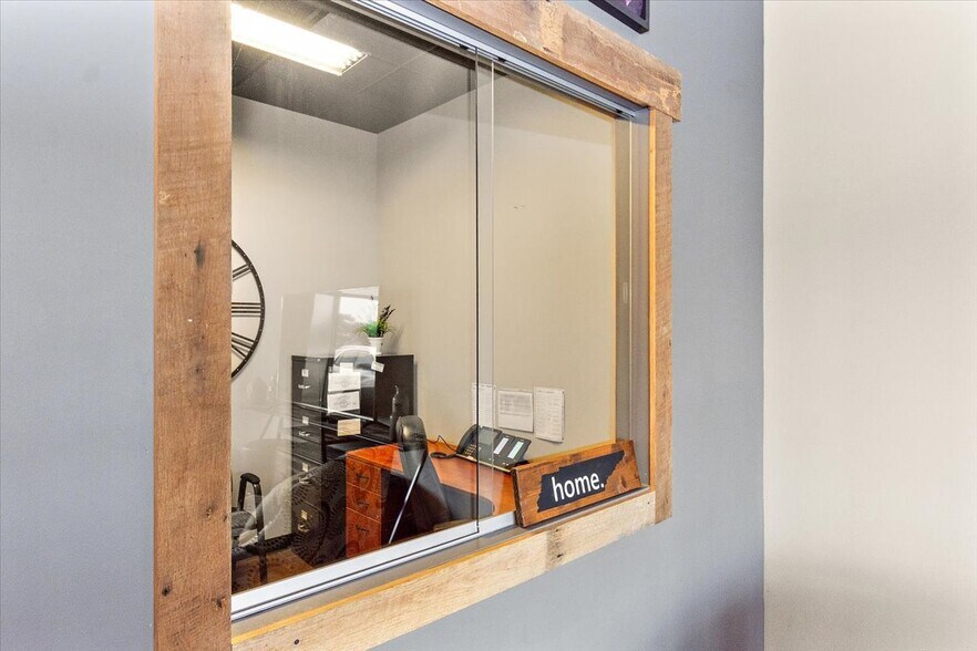 More Photos Of 923 Nashville Pike, Gallatin Storefront Retail Office For Lease