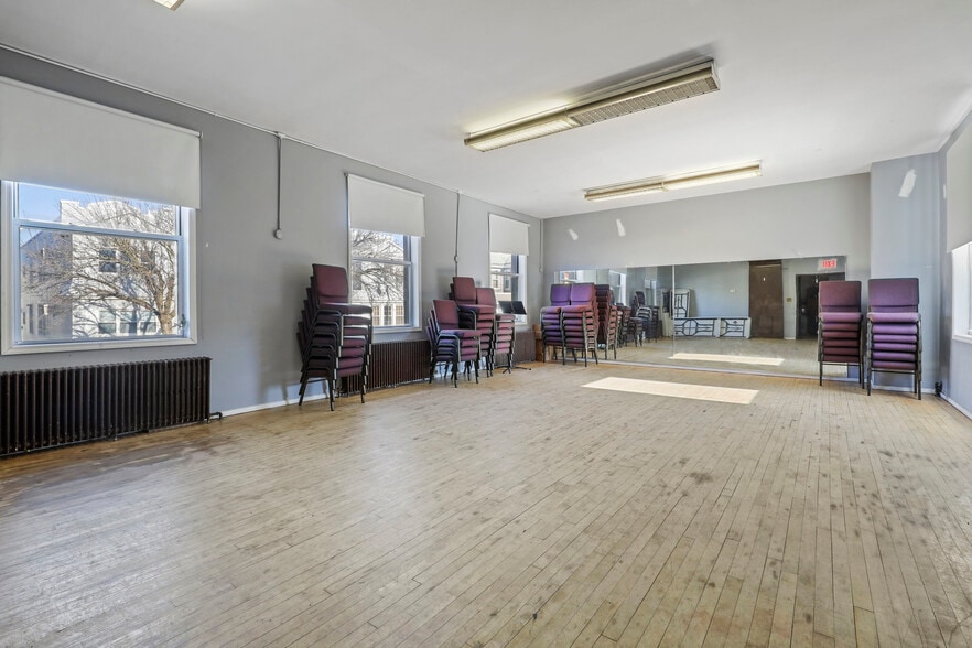 More Photos Of 7202 Myrtle Ave, Glendale Lodge Meeting Hall For Sale