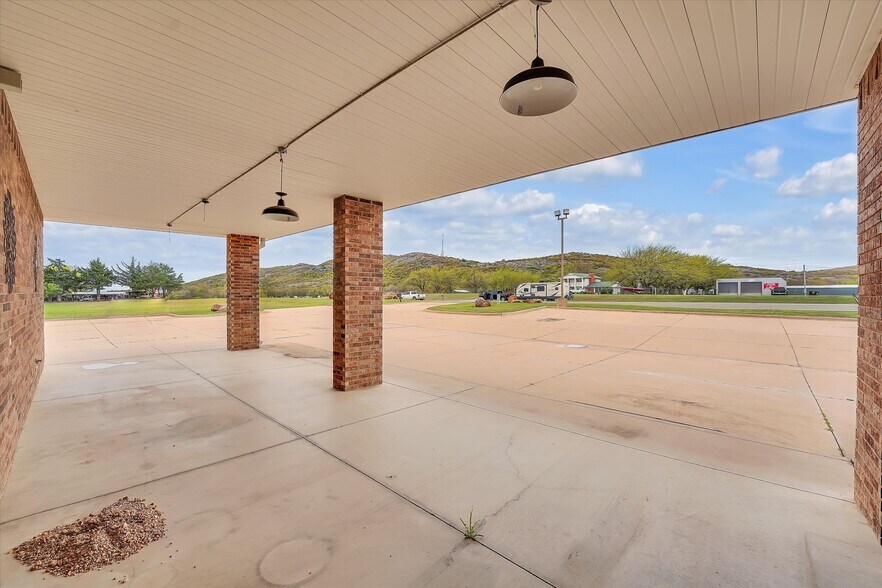 More Photos Of Highway 58, Medicine Park Supermarket For Sale