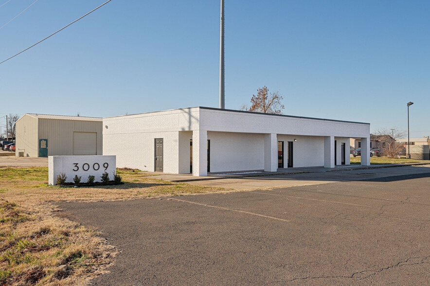 More Photos Of 3009 Epperly Dr, Oklahoma City Office For Sale