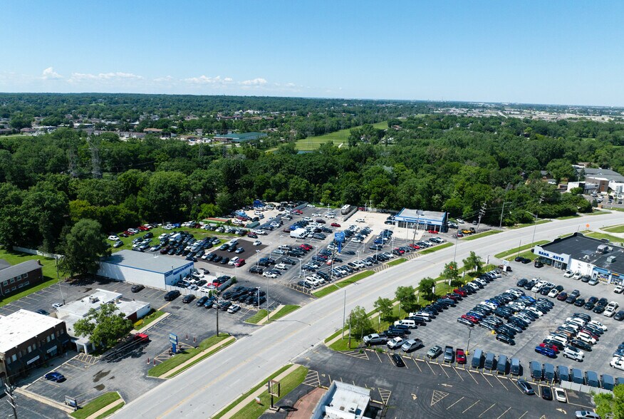 More Photos Of 10926 Southwest Hwy, Palos Hills Showroom For Sale