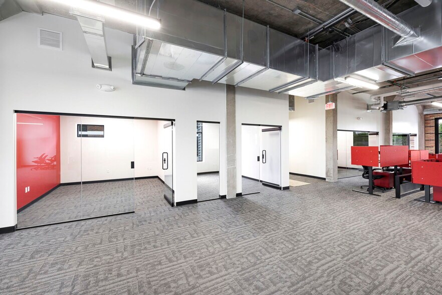 More Photos Of 540 N Broadway, Green Bay Office For Lease