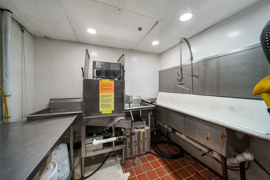 More Photos Of 704 W Conner Ave, Fairland Restaurant For Sale