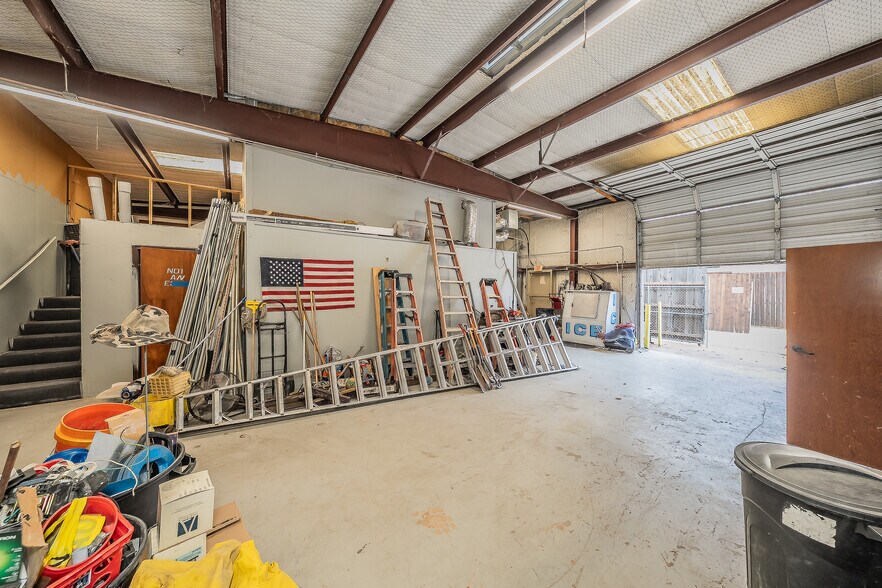 More Photos Of 424 S Bryan Belt Line Rd, Mesquite Flex For Sale