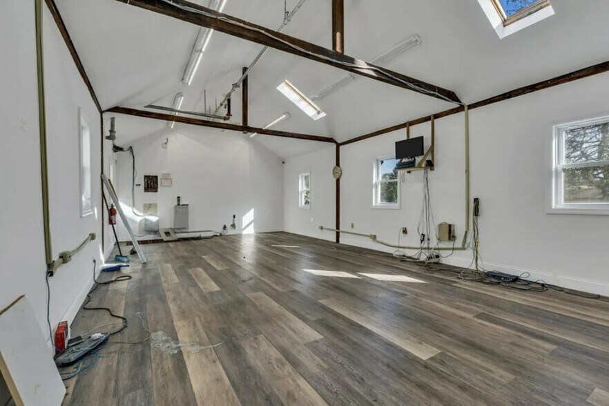 More Photos Of 3209 Atlantic Ave, Allenwood Showroom For Sale