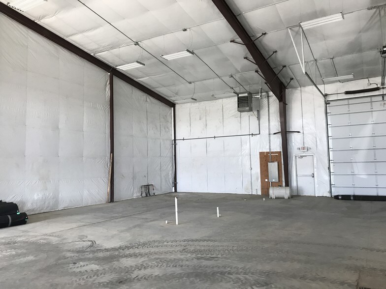 More Photos Of 6414 Wickum Rd, Williston Warehouse For Lease
