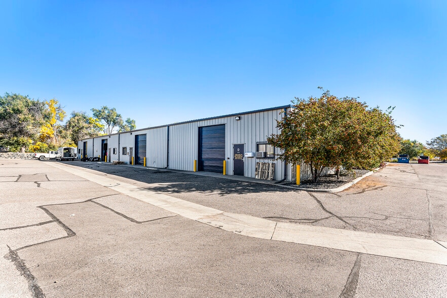 More Photos Of 913 E 75th Ave, Denver Unknown For Lease