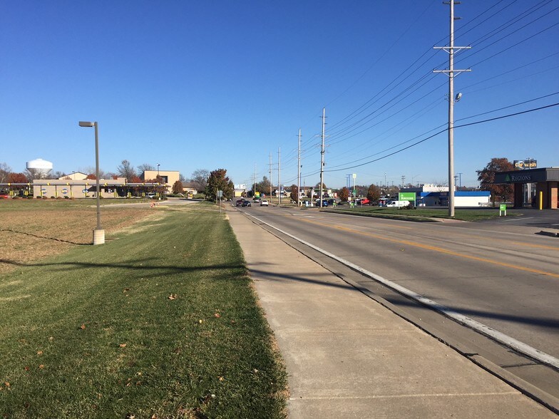 More Photos Of 2031-2043 S Old Highway 94, Saint Charles Storefront Retail Office For Lease
