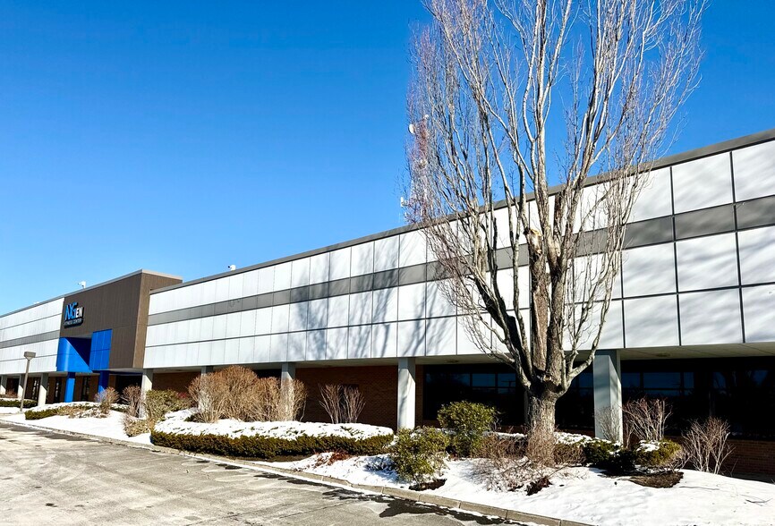 More Photos Of 75 Northport Dr, Portland Office For Sale