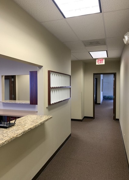 More Photos Of 444 Executive Center Blvd, El Paso Office For Lease