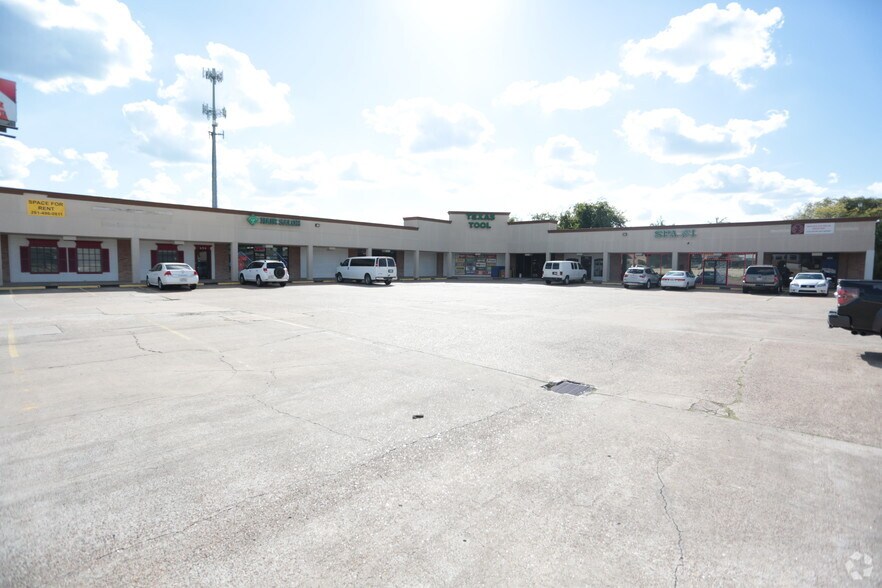 Primary Photo Of 434-454 Hwy 6 S, Houston Freestanding For Lease