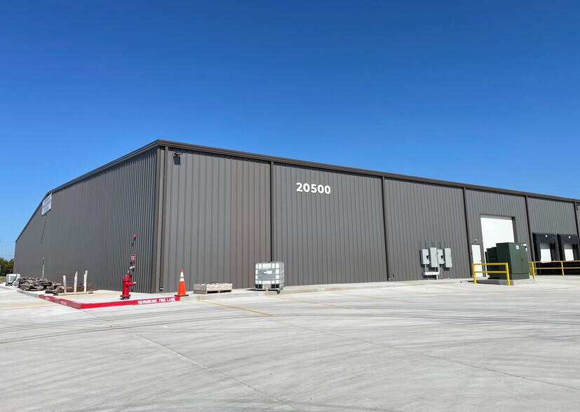 More Photos Of 20500 W 185th Ter, Spring Hill Warehouse For Lease